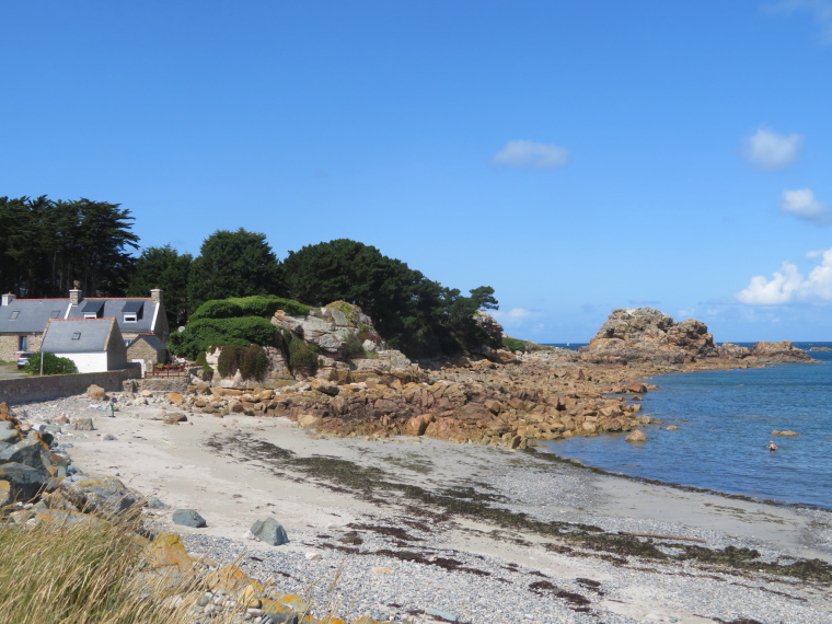 France Brittany, Cote de Granit Rose, Pointe de chateau, Walkopedia