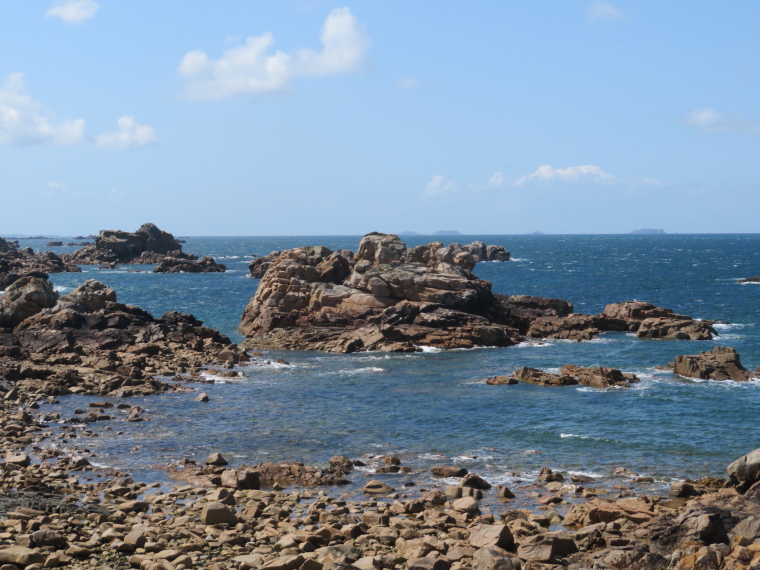 France Brittany, Cote de Granit Rose, Pointe de chateau, Walkopedia