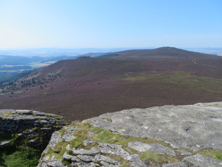 United Kingdom Scotland Aberdeenshire, Bennachie, Along bennachie ridge from Mither tap, Walkopedia