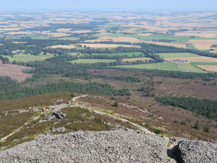 United Kingdom Scotland Aberdeenshire, Bennachie, Fort gateway, Mither Tap, Walkopedia