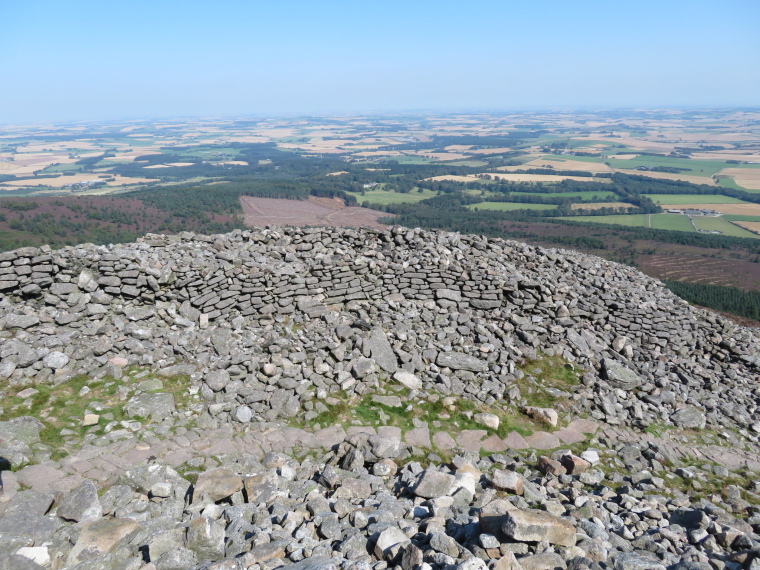 United Kingdom Scotland Aberdeenshire, Bennachie, Fort wall, Mither Tap, Walkopedia