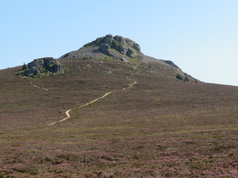 United Kingdom Scotland Aberdeenshire, Bennachie, Mither Tap tor and hill fort from Bennachie plateau, Walkopedia