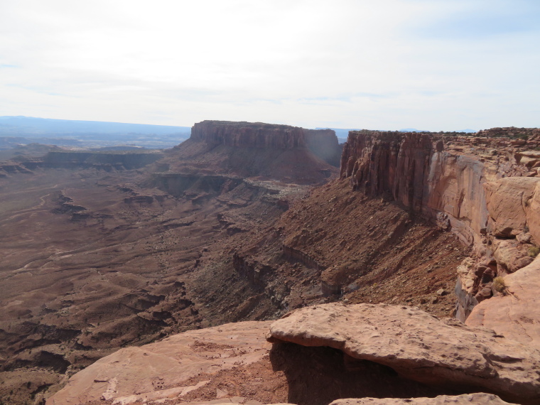 USA SW: Canyonlands NP, Grand View Point Overlook, Along the rim to Junction Butte, Walkopedia