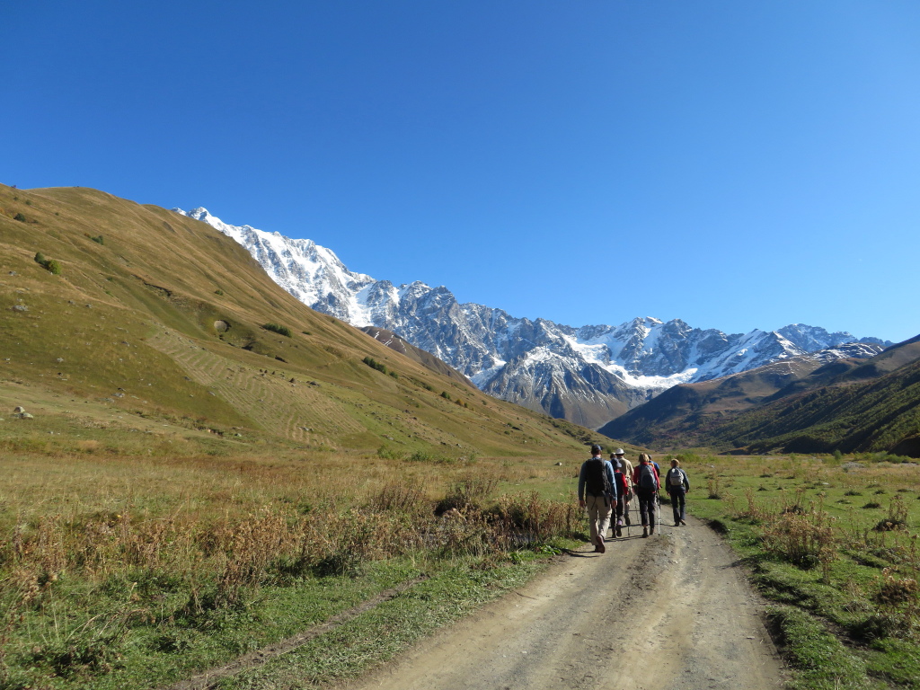 Georgia Gt Caucasus Svaneti, Above Ushguli ,  Upper Engeri valley, Mt Shkhara to left, Walkopedia