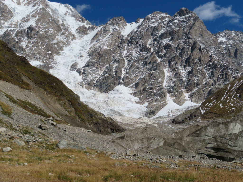 Georgia Gt Caucasus Svaneti, Above Ushguli ,  Shkhara glacier, white to dirty, Walkopedia