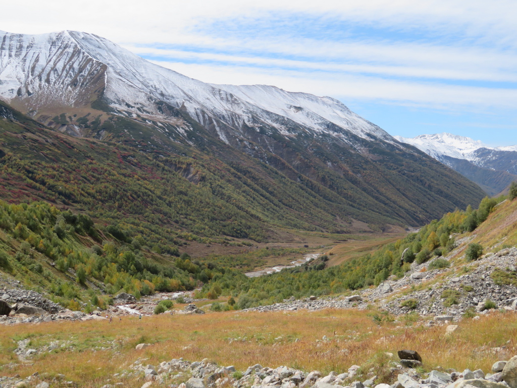 Georgia Gt Caucasus Svaneti, Above Ushguli , Back down Engeri valley, new snow on ridge, Walkopedia