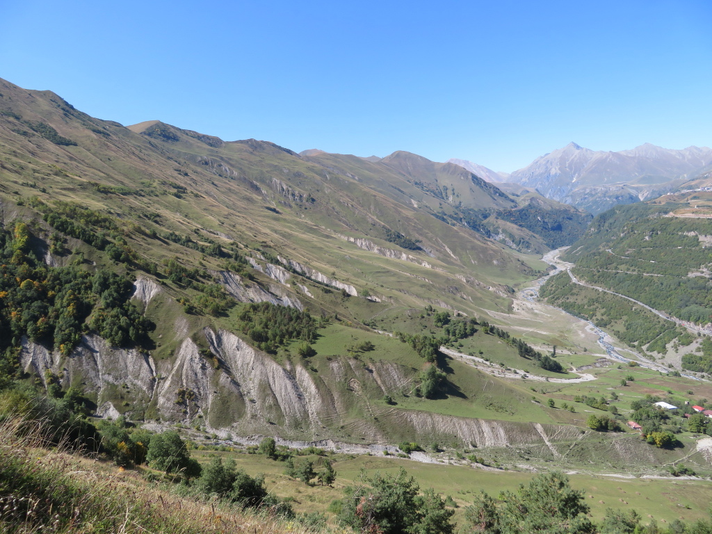 Georgia Gt Caucasus Around Gudauri, To Lomisa Chapel , Up main valley, Walkopedia