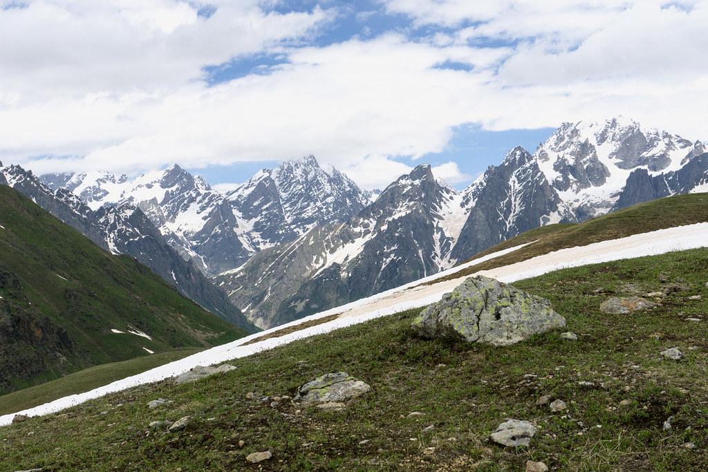 Georgia Gt Caucasus Svaneti, Guli Pass, A view from the trail to Koruldi Lakes , Walkopedia