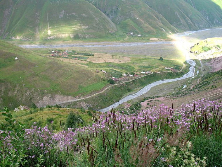 Georgia Gt Caucasus Khevi, Truso Valley, Keli Plateau,  Villages Okrokana and Shevardeni, Walkopedia