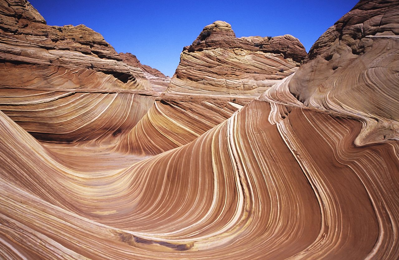 The Wave, Paria Canyon - © Wiki user Gb11111... Vermillion Cliffs, Coyote Buttes : The Wave, Paria Canyon - © Wiki user Gb11111...