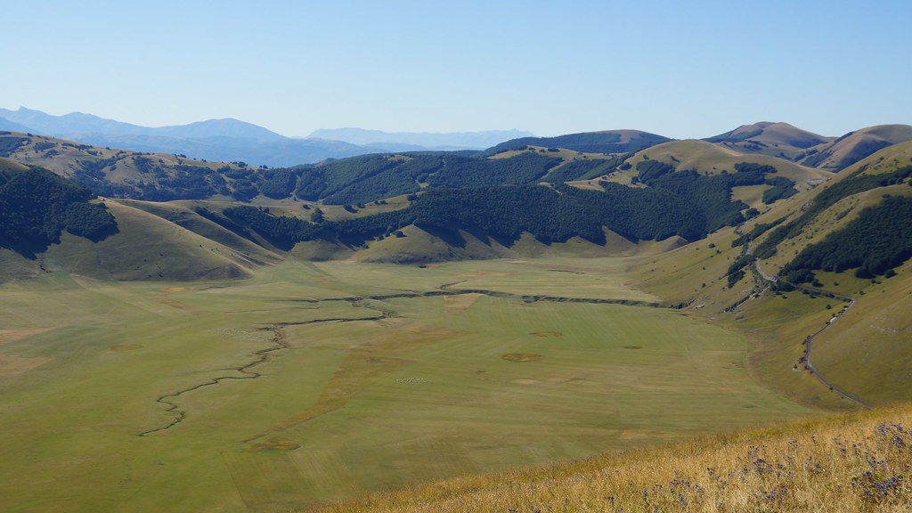 Italy Sibillini, Piano Grande , Piano Grande, Walkopedia