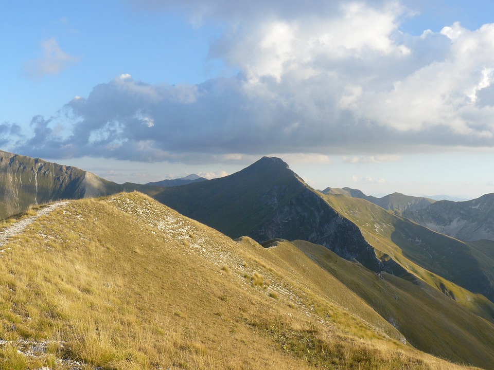 Italy Sibillini, The Sibillini Traverse , Mt Sibilla, Walkopedia