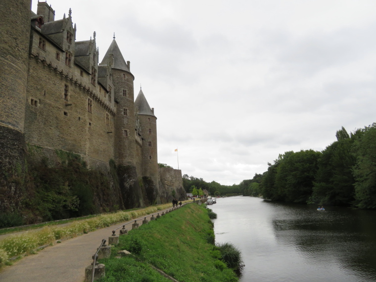 France Brittany, Brest-Nantes Canal, Josselin, Walkopedia