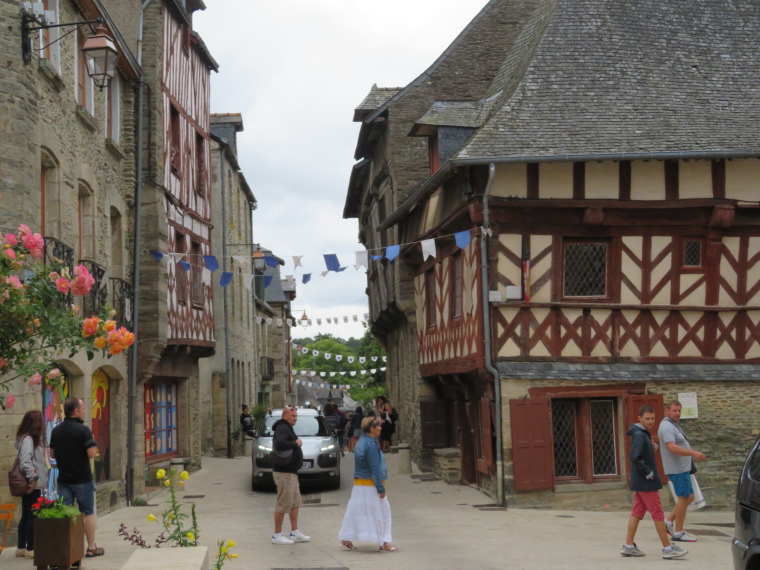 France Brittany, Brest-Nantes Canal, Medieval Josselin, Walkopedia