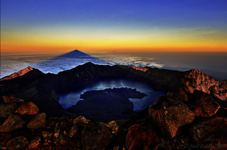 Indonesia Lombok, Mount Rinjani, Gunug Rinjani Summit - ? From Flickr user NeilsPhotography, Walkopedia