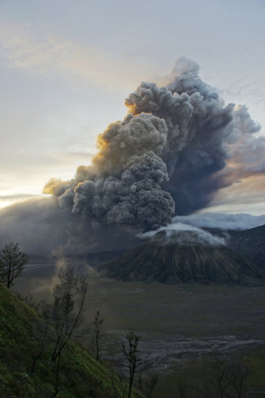 Indonesia Java, Mt Bromo, Mount Bromo eruption , Walkopedia