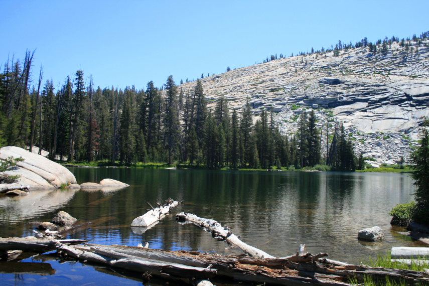 USA California Yosemite, Sunrise Lakes and Clouds Rest , Lower Sunrise Lake, Walkopedia