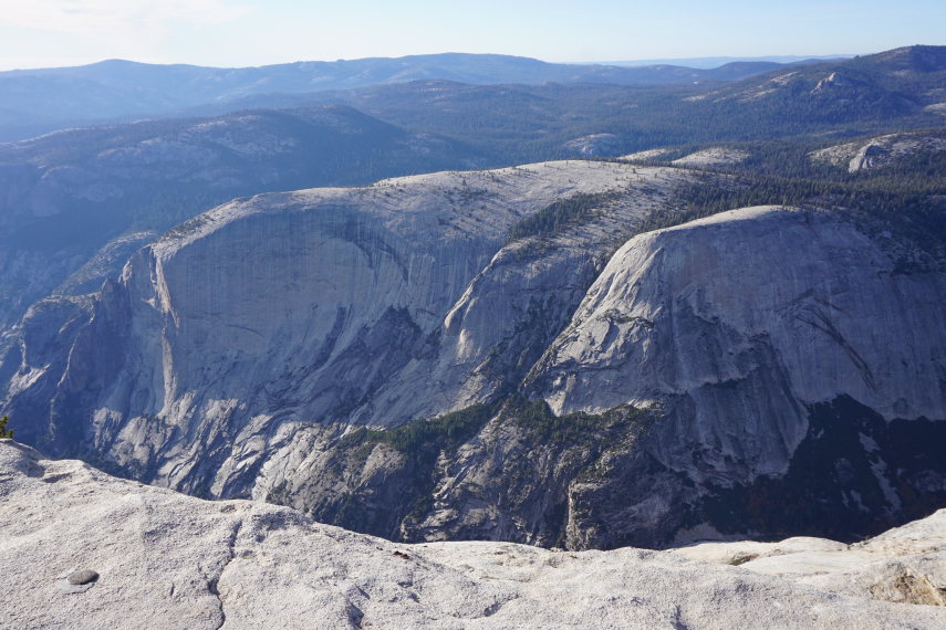 USA California Yosemite, Sunrise Lakes and Clouds Rest , Overlooking the national park from Clouds Rest, Walkopedia