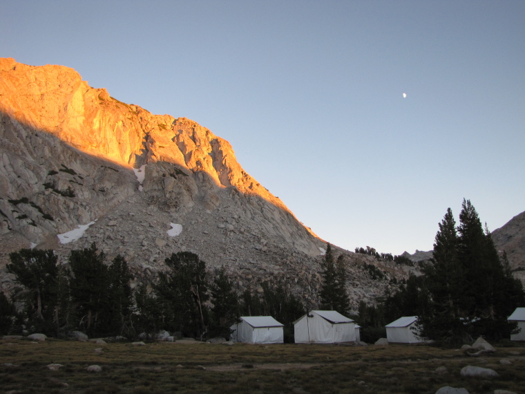 USA California Yosemite, Tuolunme Meadows Area , Alpenglow, Vogelsang High Sierra Camp, Walkopedia