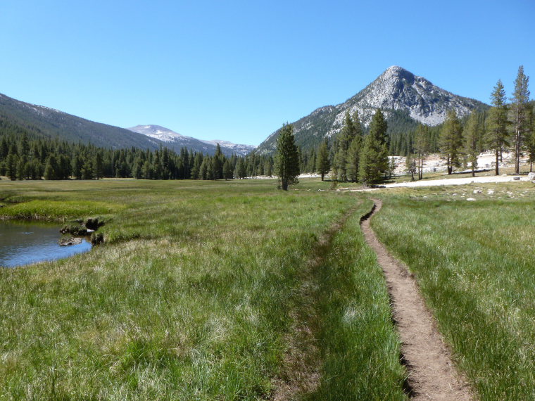 USA California Yosemite, Tuolunme Meadows Area , Lyell Canyon Approaching Potter Point, Walkopedia