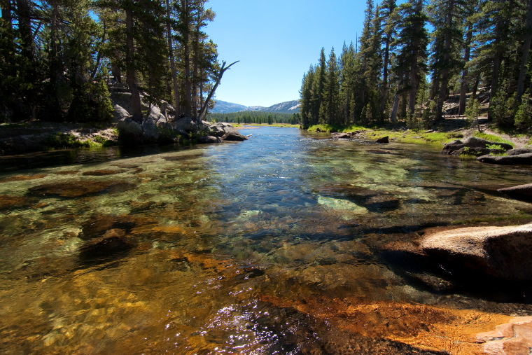 USA California Yosemite, Tuolunme Meadows Area , Tuolumne River facing east , Walkopedia