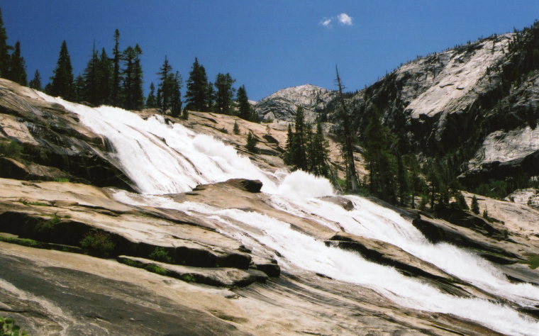 USA California Yosemite, Tuolunme Meadows Area , Waterwheel Falls , Walkopedia