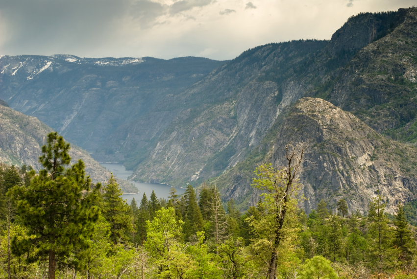 USA California Yosemite, Hetch Hetchy Area, Growning Thunderstorm , Walkopedia