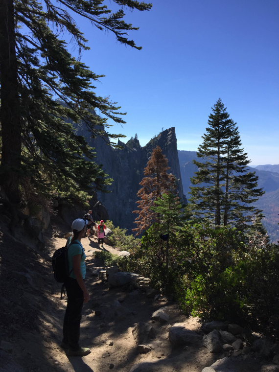 USA California Yosemite, Four Mile Trail, Heading down Four Mile Trail, Walkopedia