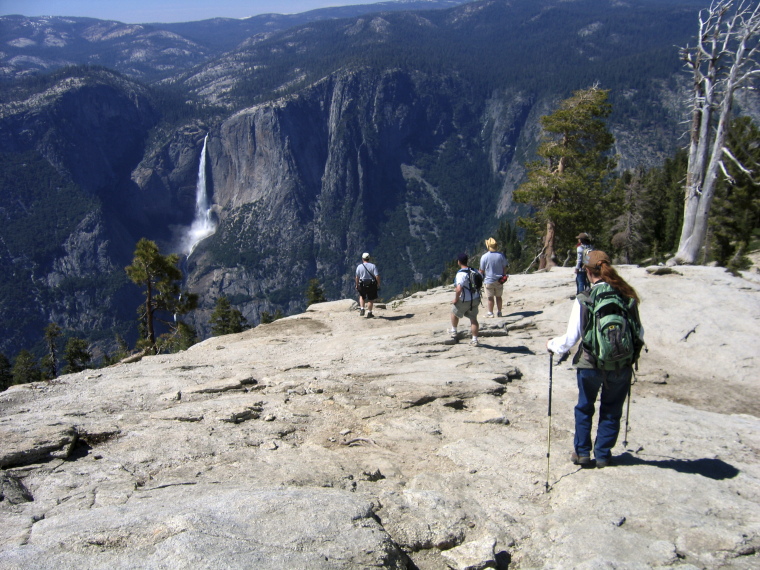 USA California Yosemite, Sentinel Dome and Taft Point, Yosemite Falls from Sentinel Dome, Walkopedia