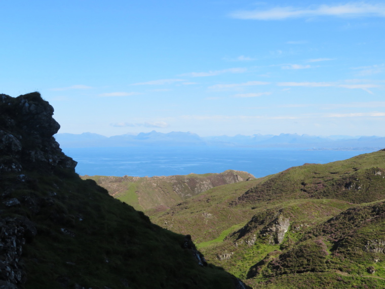 United Kingdom Scotland Isles Skye, Quiraing, Towards mainland from Quiraing, Walkopedia