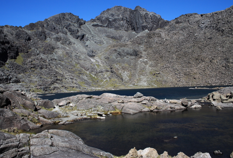 United Kingdom Scotland Isles Skye, Coire Lagan and Sgurr Alasdair, Sgurr Alasdair above Loch Coir a' Ghrunnda, Walkopedia