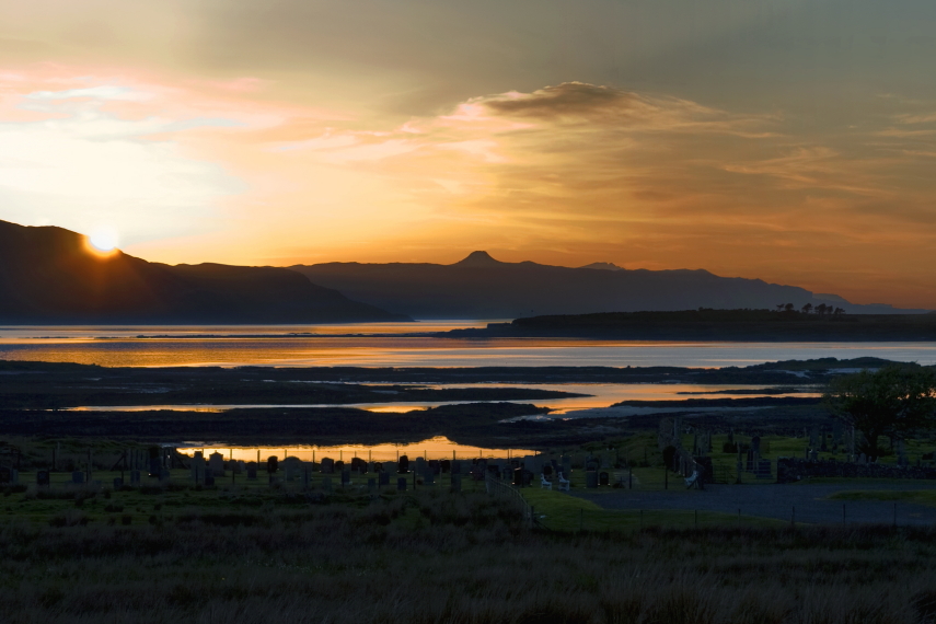 United Kingdom Scotland Isles Skye, Raasay, Dun Caan on the Isle of Raasay from Skye, Walkopedia