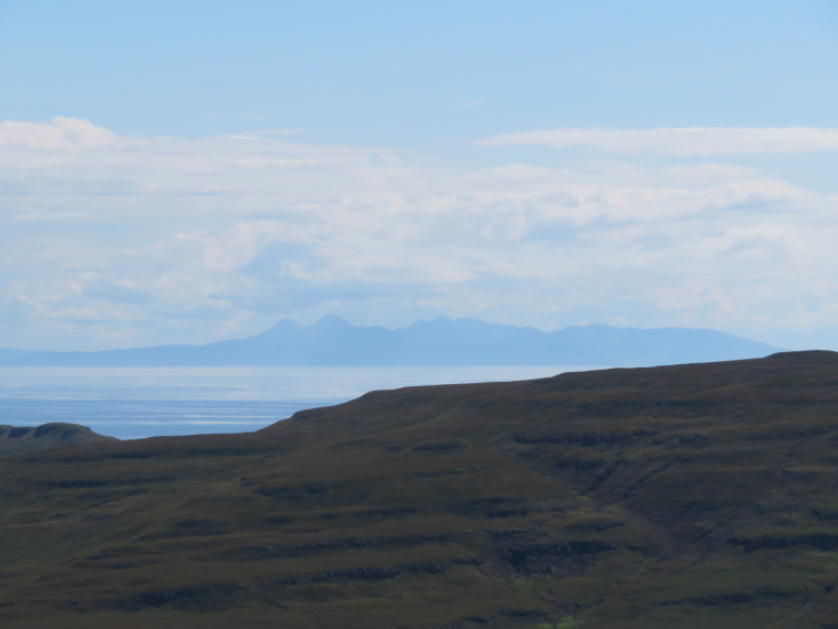 United Kingdom Scotland Isles Skye, NW Capes and Cliffs, Across the back of the Hoe to the Small Isles, Walkopedia