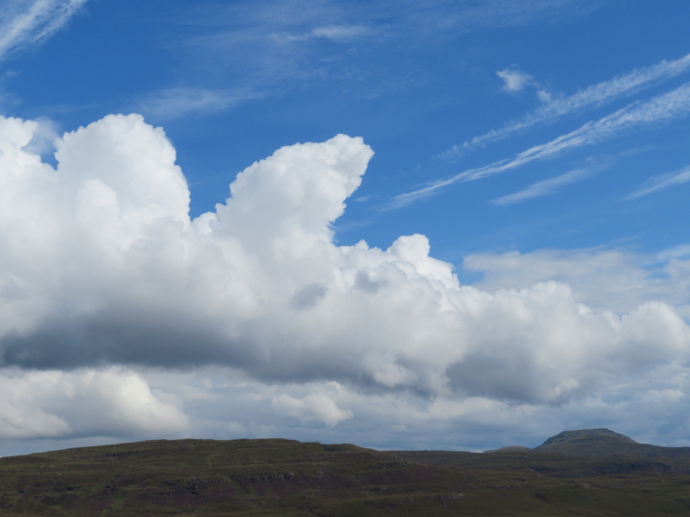 United Kingdom Scotland Isles Skye, NW Capes and Cliffs, Macleod's Table, Walkopedia