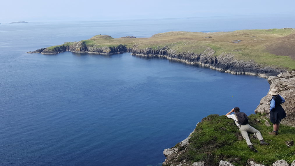 United Kingdom Scotland Isles Skye, Rubha Hunish, Rubha Hunish from half way down the cliff path, Walkopedia