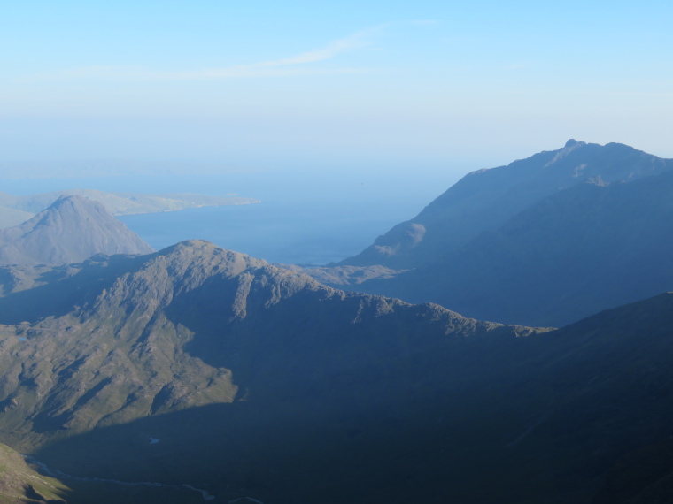 United Kingdom Scotland Isles Skye, Bruach na Frithe, Sgurr na Stri and southernmost Black Cuillin  from Bruach na Frithe, Walkopedia