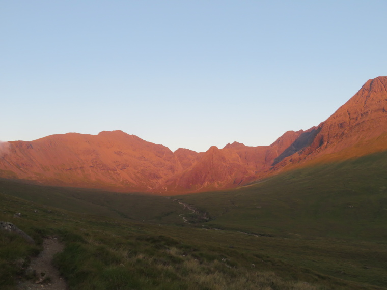 United Kingdom Scotland Isles Skye, Bruach na Frithe, Coire na Creiche, evening light, Black Cuillin red, Walkopedia