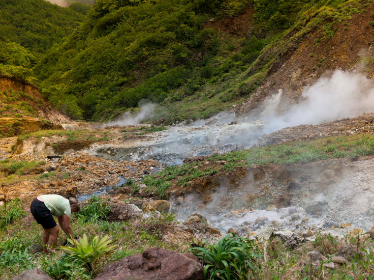 Dominica Carribean, Valley of Desolation, Boiling Lake, Valley of Desolation, trekking to Boiling lake, Walkopedia