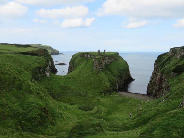 United Kingdom Northern Ireland Causeway Coast, Ballintory to Giants Causeway, Dunseverick Castle, Walkopedia