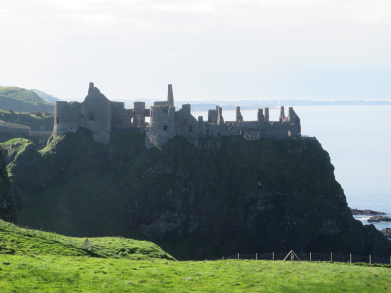 United Kingdom Northern Ireland Causeway Coast, Portstewart to Portballintrae,  Dunluce castle, Walkopedia