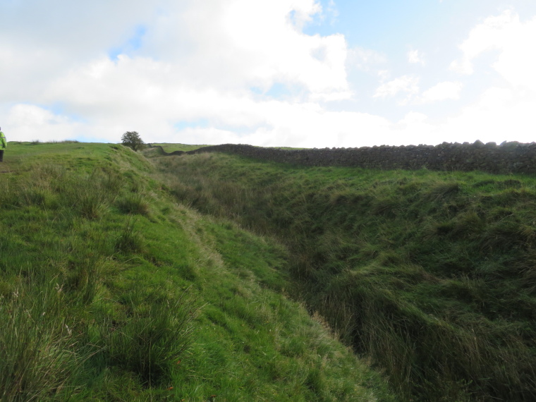 United Kingdom England Hadrian's Wall, Cawfields to Birdoswald, Descending to Tirlwall castle, Walkopedia