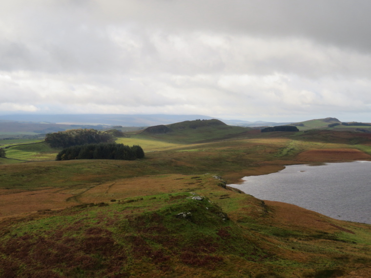 United Kingdom England Hadrian's Wall, Sewingshields to Cawfields, Classic view west from Sewingshields, Walkopedia