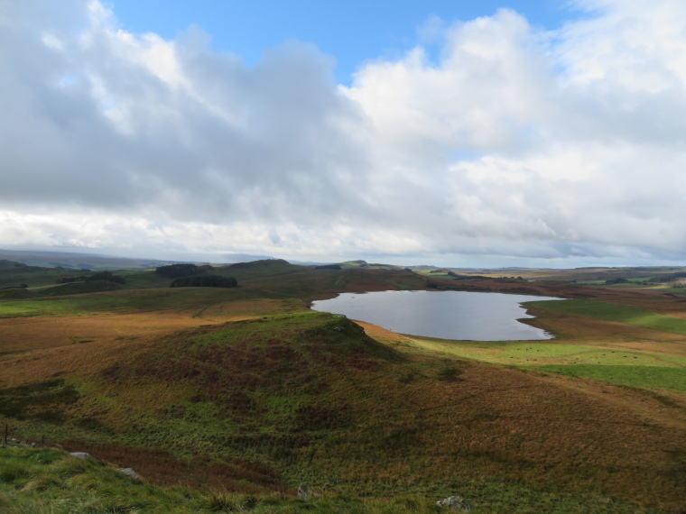 United Kingdom England Hadrian's Wall, Sewingshields to Cawfields, Classic view west from Sewingshields, Walkopedia