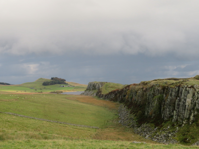 United Kingdom England Hadrian's Wall, Sewingshields to Cawfields, East from Steel Rigg, Walkopedia