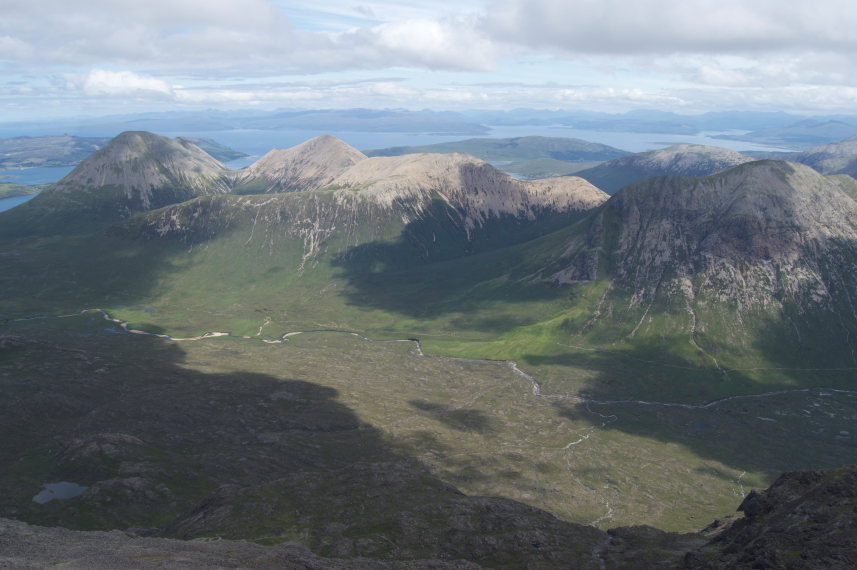 United Kingdom Scotland Isles Skye, Sgurr nan Gillean, Cloudscape over Red Cuillins from Sgurr nan Gillean, Walkopedia