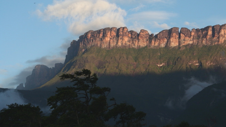 Venezuela Canaima NP, Canaima NP, Auyan_Tepui_ , Walkopedia