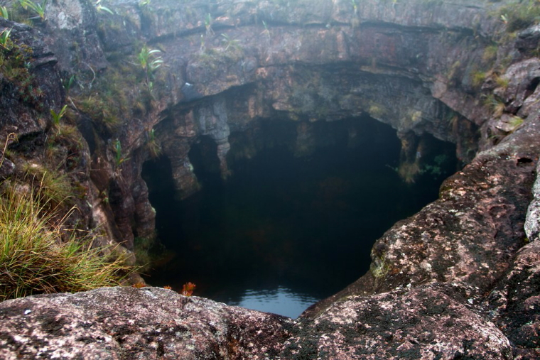 Venezuela Canaima NP, Canaima NP, El Fosso in Mt Roraima , Walkopedia