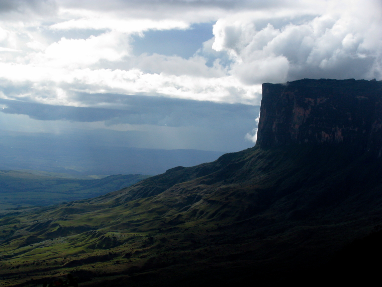 Venezuela Canaima NP, Canaima NP, View of tepuis from Mt Roraima , Walkopedia