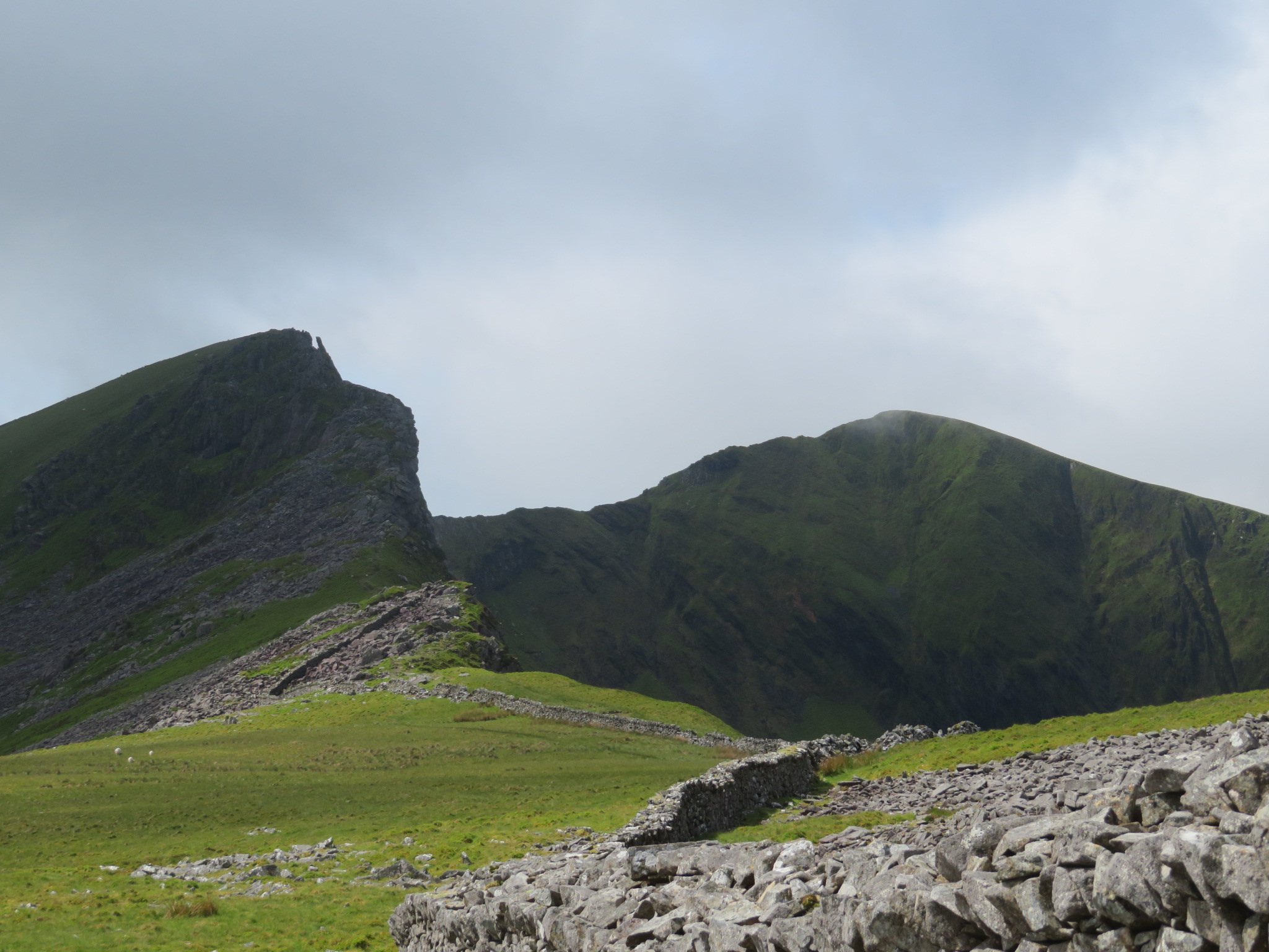 United Kingdom Wales Snowdonia, Nantlle Ridge, Approaching the sharp ridge, Walkopedia