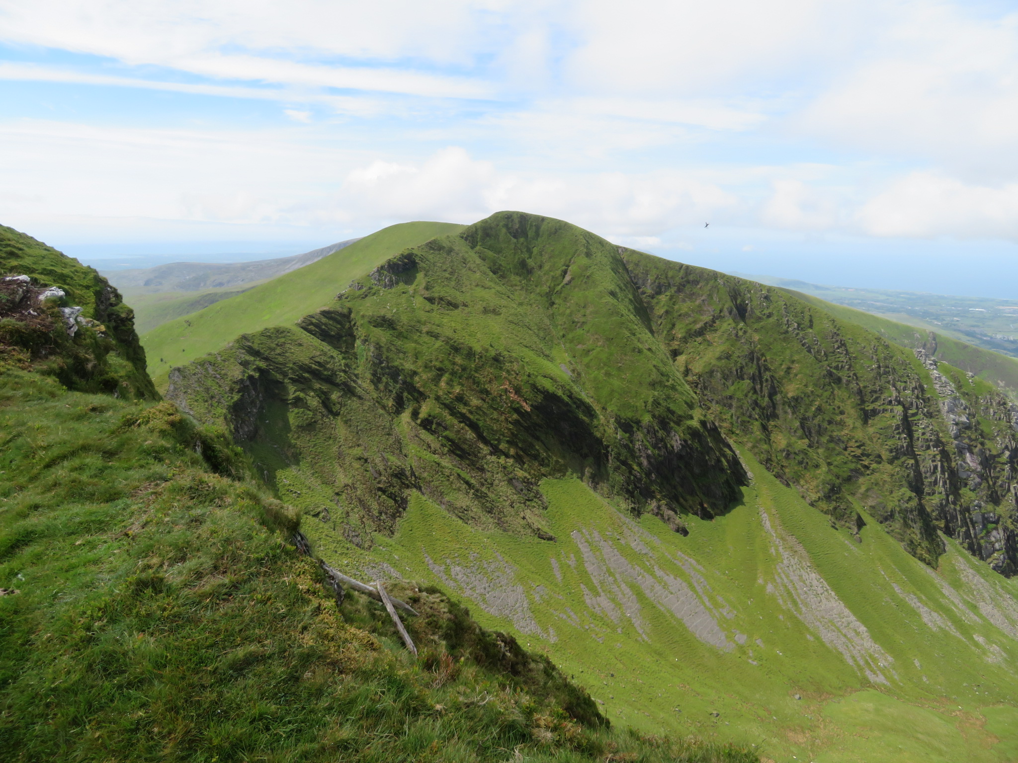 United Kingdom Wales Snowdonia, Nantlle Ridge, Trum y Ddysgl from sharp ridge top, Walkopedia